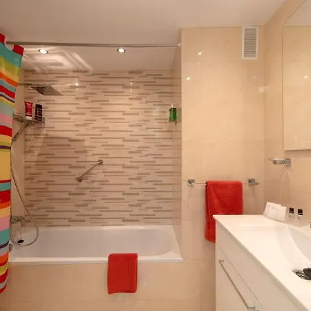 Fabulous Sunny Second Floor - Edificio Europark - Overlooking Gardens And Pools. Appartamento Benalmádena